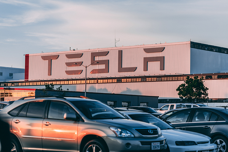 TESLA SIGN FOTO Craig Adderley