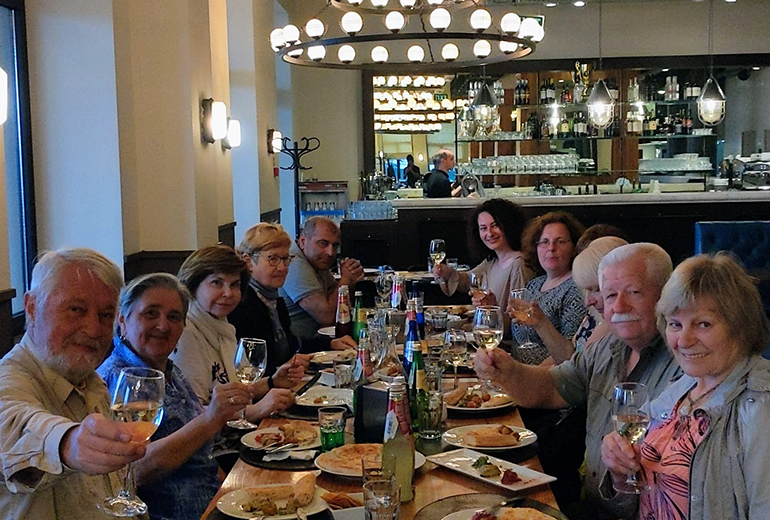 5a Gruzińska mineralna placki i toast za zdrowie