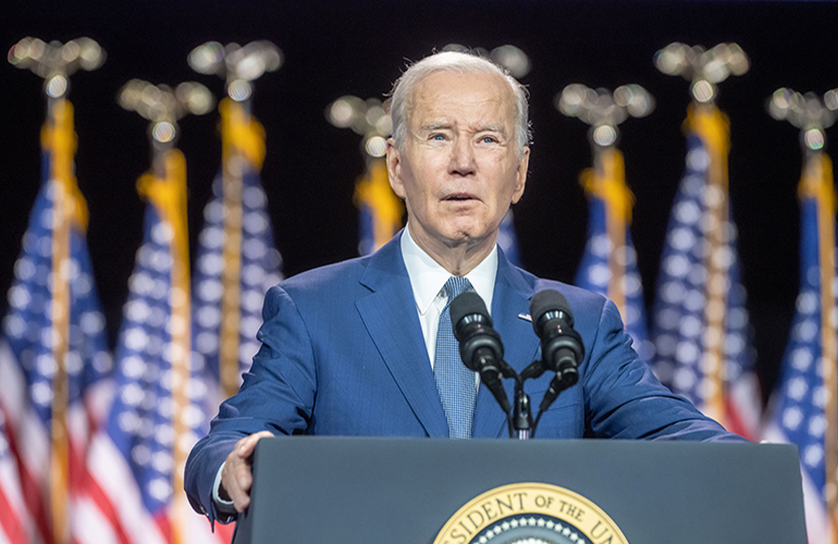 (NEW) President Biden Delivers Remarks On The Debt Ceiling. May 10, 2023, Valhalla, New York, USA: U.S. President Joe Biden Speaks on the debt limit during an event at SUNY Westchester Community College on May 10, 2023 in Valhalla, New York, USA. U.S. President Joe Biden on Wednesday blasted Republican-demanded spending cuts as &quot;devastating,&quot; making his case in a campaign-style speech to voters as lawmakers met in Washington on raising the government&#39;s borrowing limit to avoid a potentially catastrophic U.S.  Credit: M10s / TheNews2 (Foto: M10s/TheNews2/Deposit Photos)